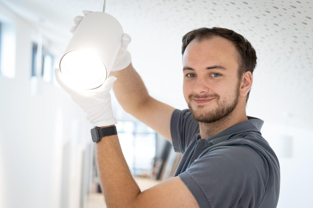 Elektroinstallation und Lichtmontage von Elektro Lattmann